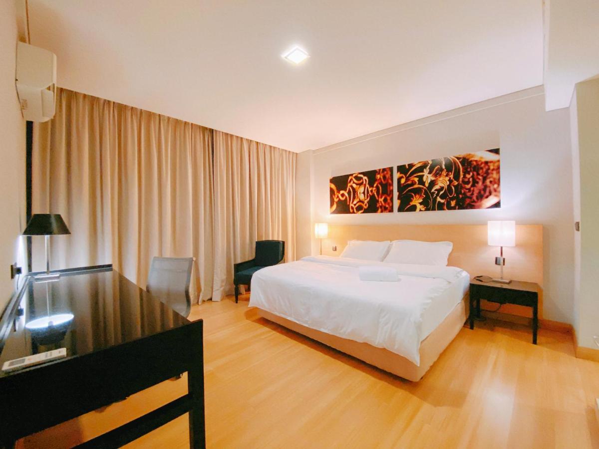 Straits Suite By C Homestay Малакка Экстерьер фото