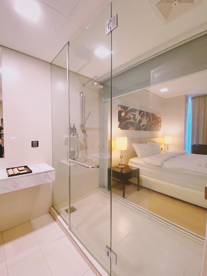 Straits Suite By C Homestay Малакка Экстерьер фото